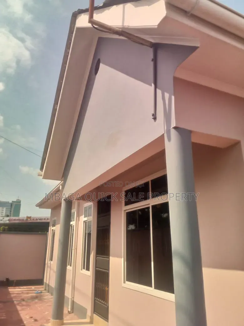 5bdrm House in Mwananyamala for rent