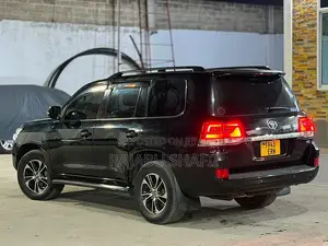 Toyota Land Cruiser 2010 Black