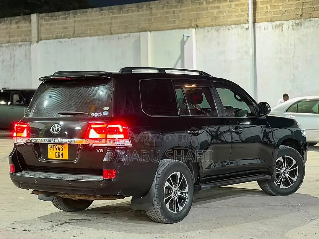 Toyota Land Cruiser 2010 Black