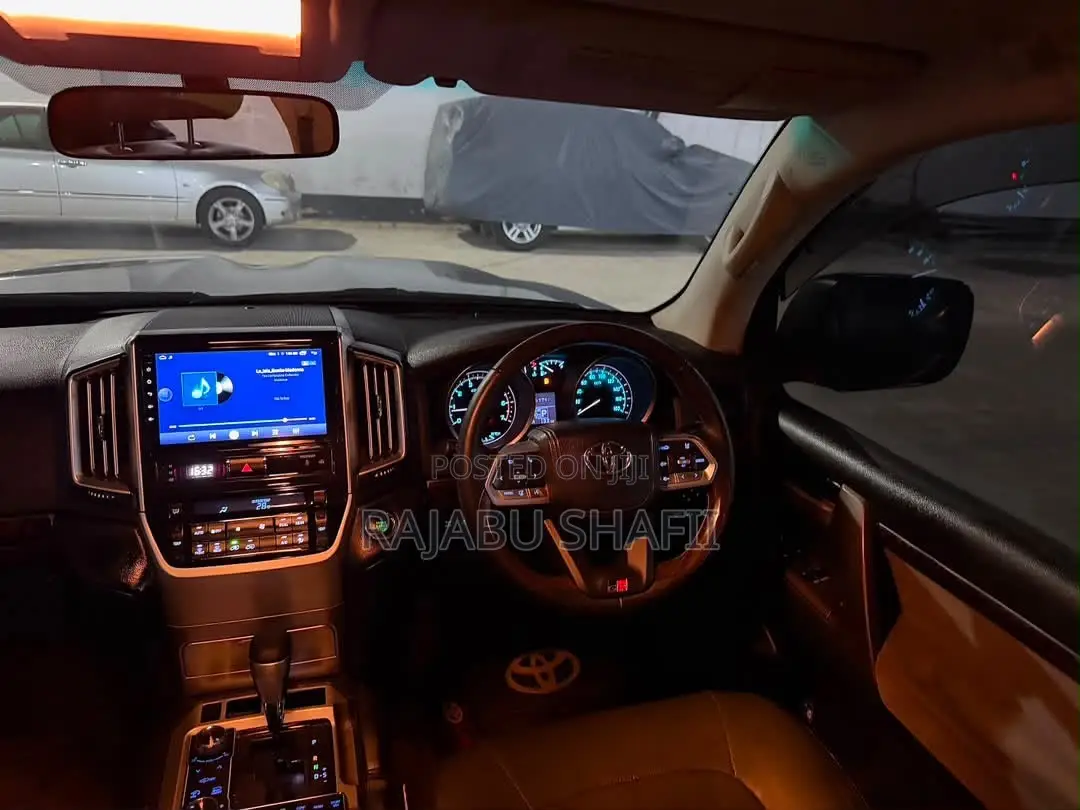 Toyota Land Cruiser 2010 Black