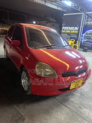 Toyota Vitz 1.0 FWD 5dr 2003 Red
