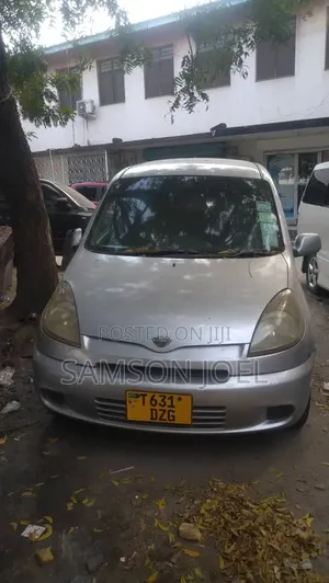Toyota Fun Cargo 2006 Silver