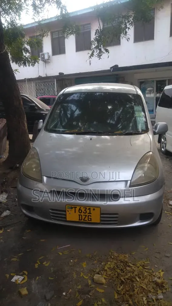 Toyota Fun Cargo 2006 Silver
