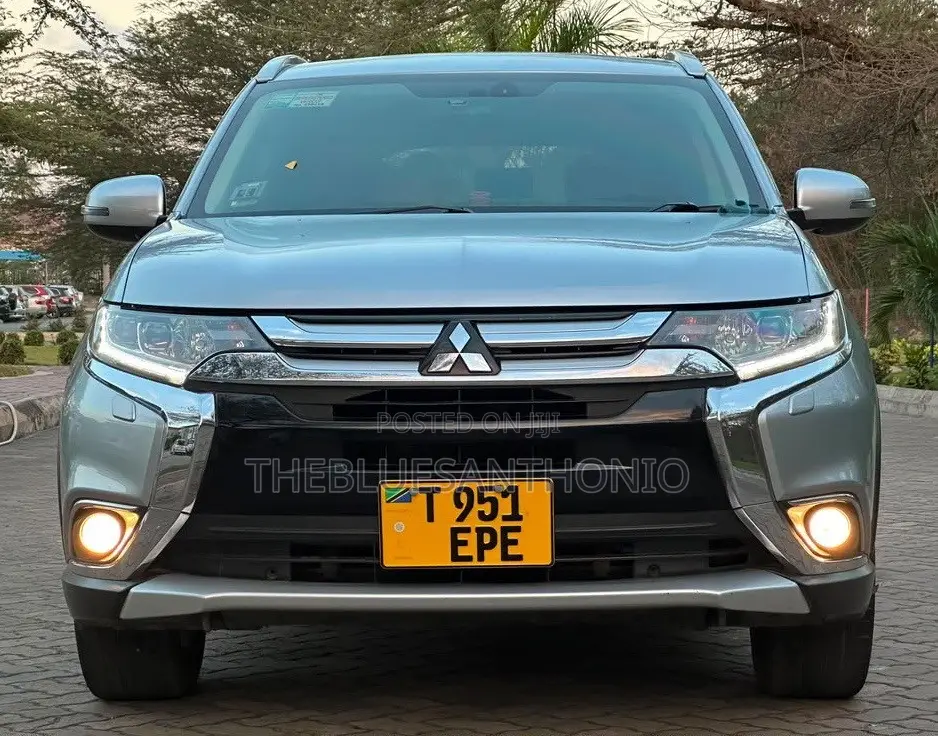 Mitsubishi Outlander 2015 Silver