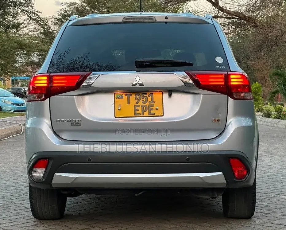 Mitsubishi Outlander 2015 Silver