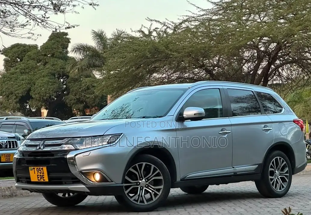 Mitsubishi Outlander 2015 Silver