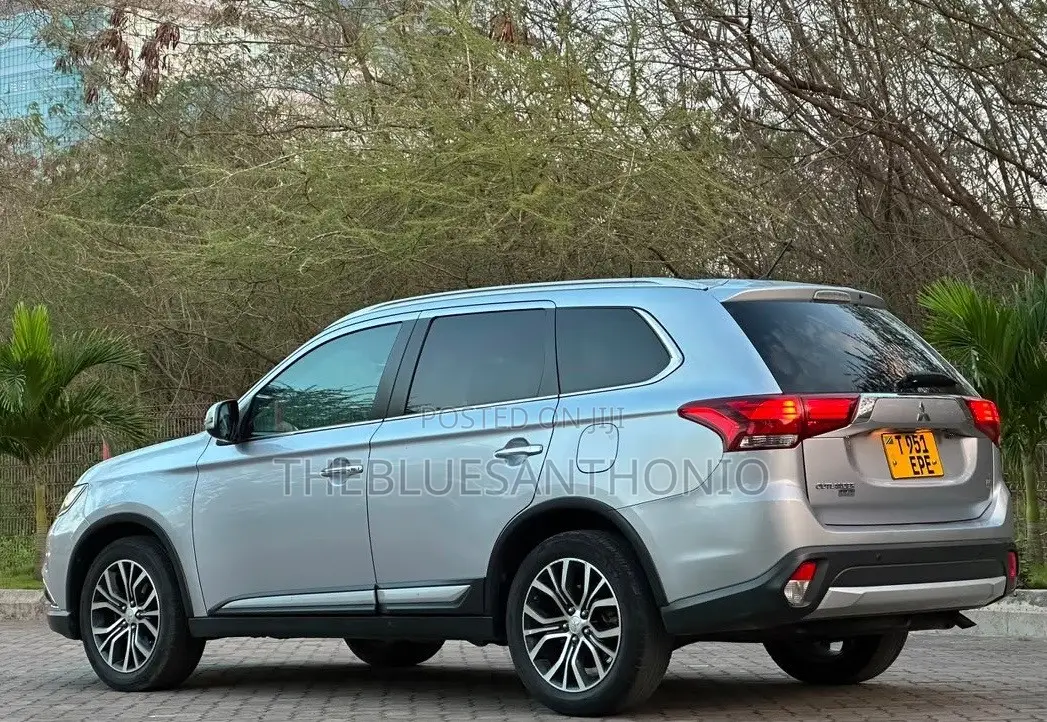 Mitsubishi Outlander 2015 Silver
