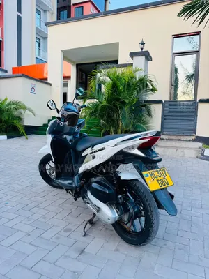 Honda CBR 2023 White