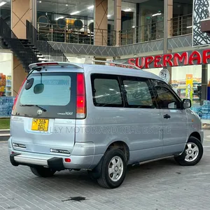 Toyota Noah 2001 Gray