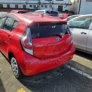 Toyota Aqua 2016 Red