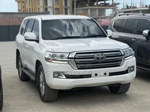 Toyota Land Cruiser 2017 White