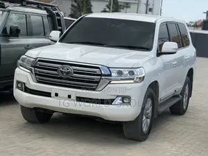 Toyota Land Cruiser 2017 White