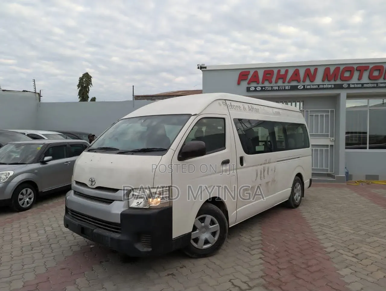 Toyota Quantum 2014 White