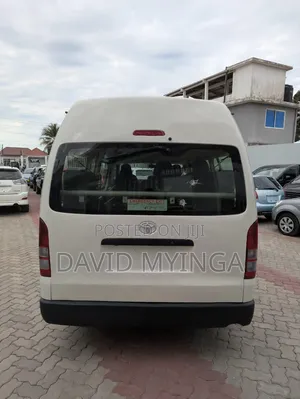 Toyota Quantum 2014 White