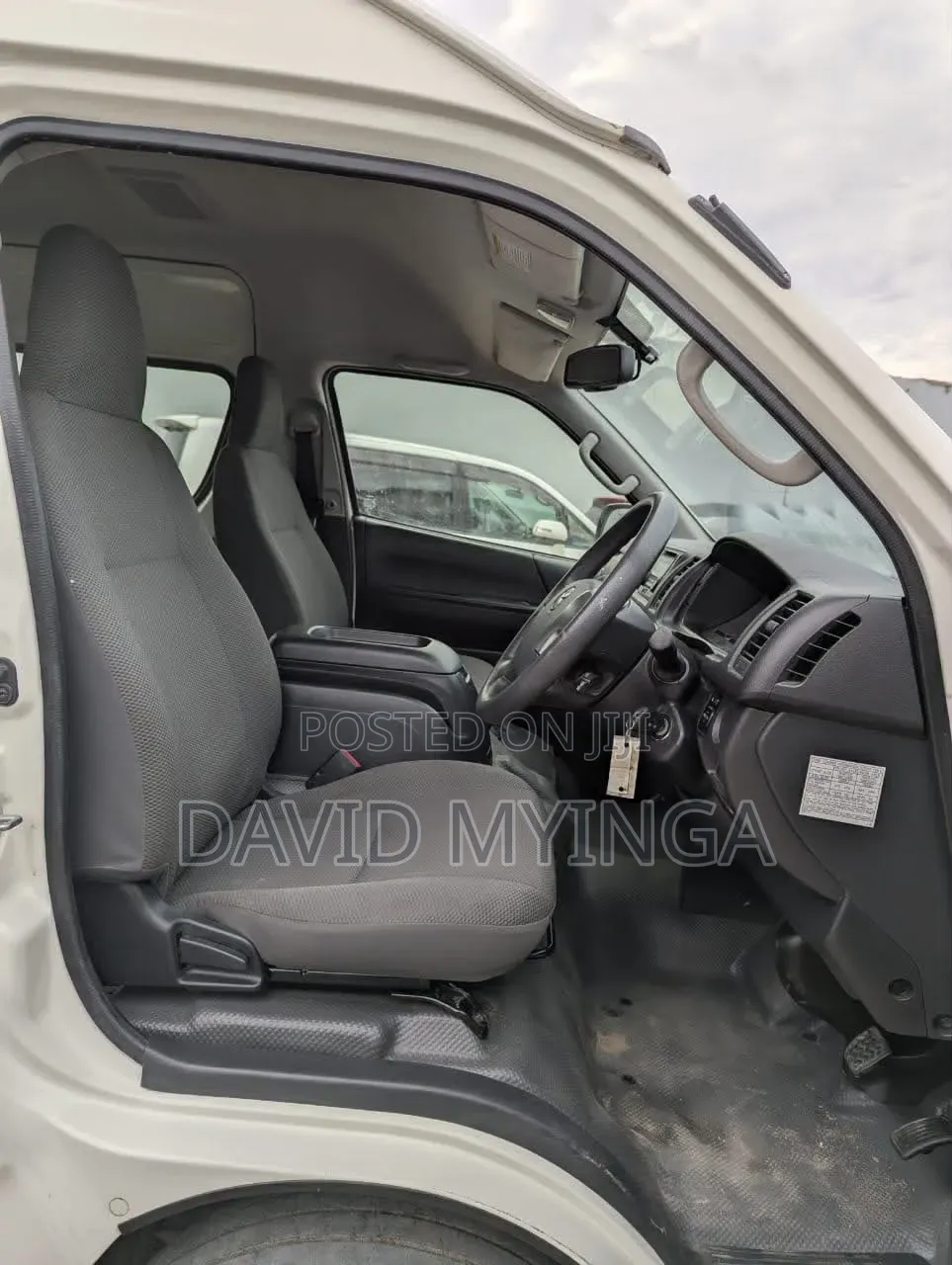 Toyota Quantum 2014 White