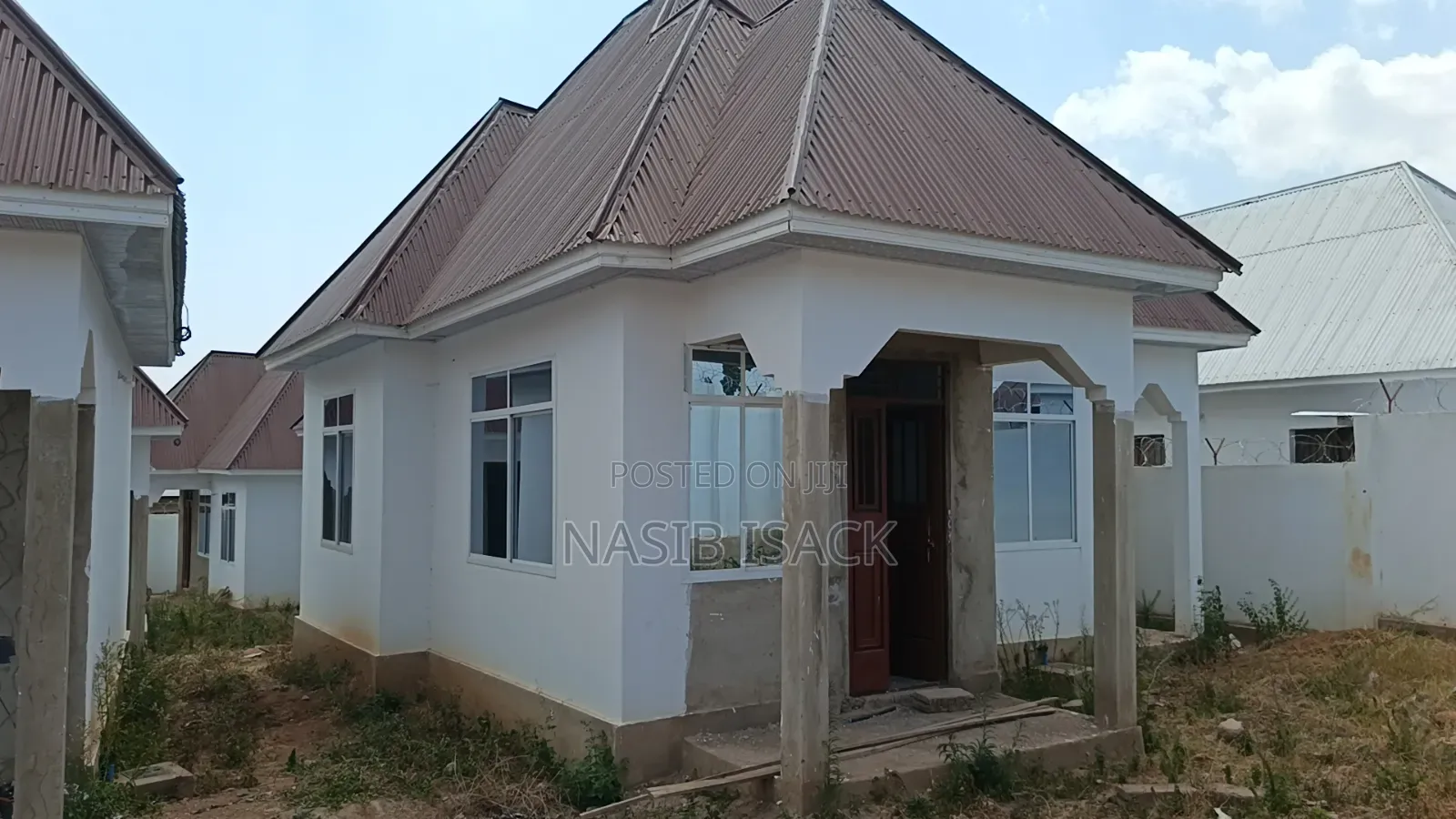 7bdrm Apartment in Buswelu for sale