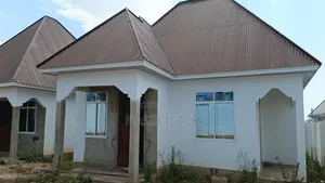 7bdrm Apartment in Buswelu for sale