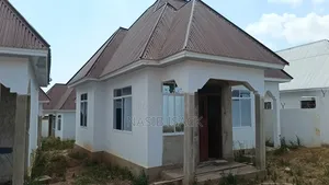7bdrm Apartment in Buswelu for sale