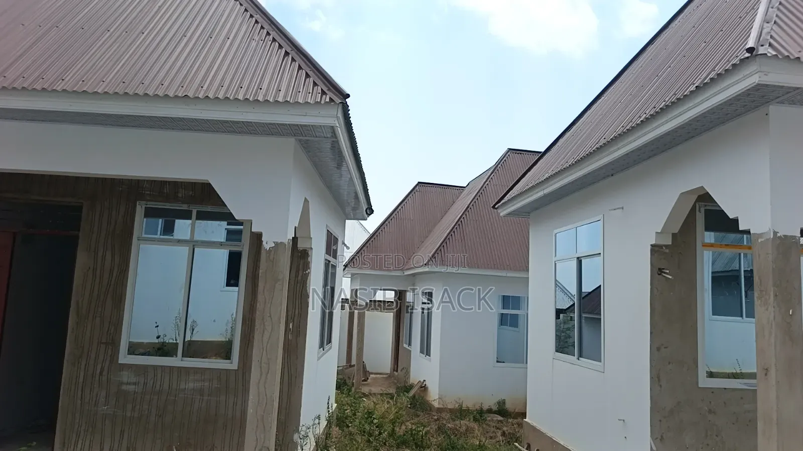 7bdrm Apartment in Buswelu for sale