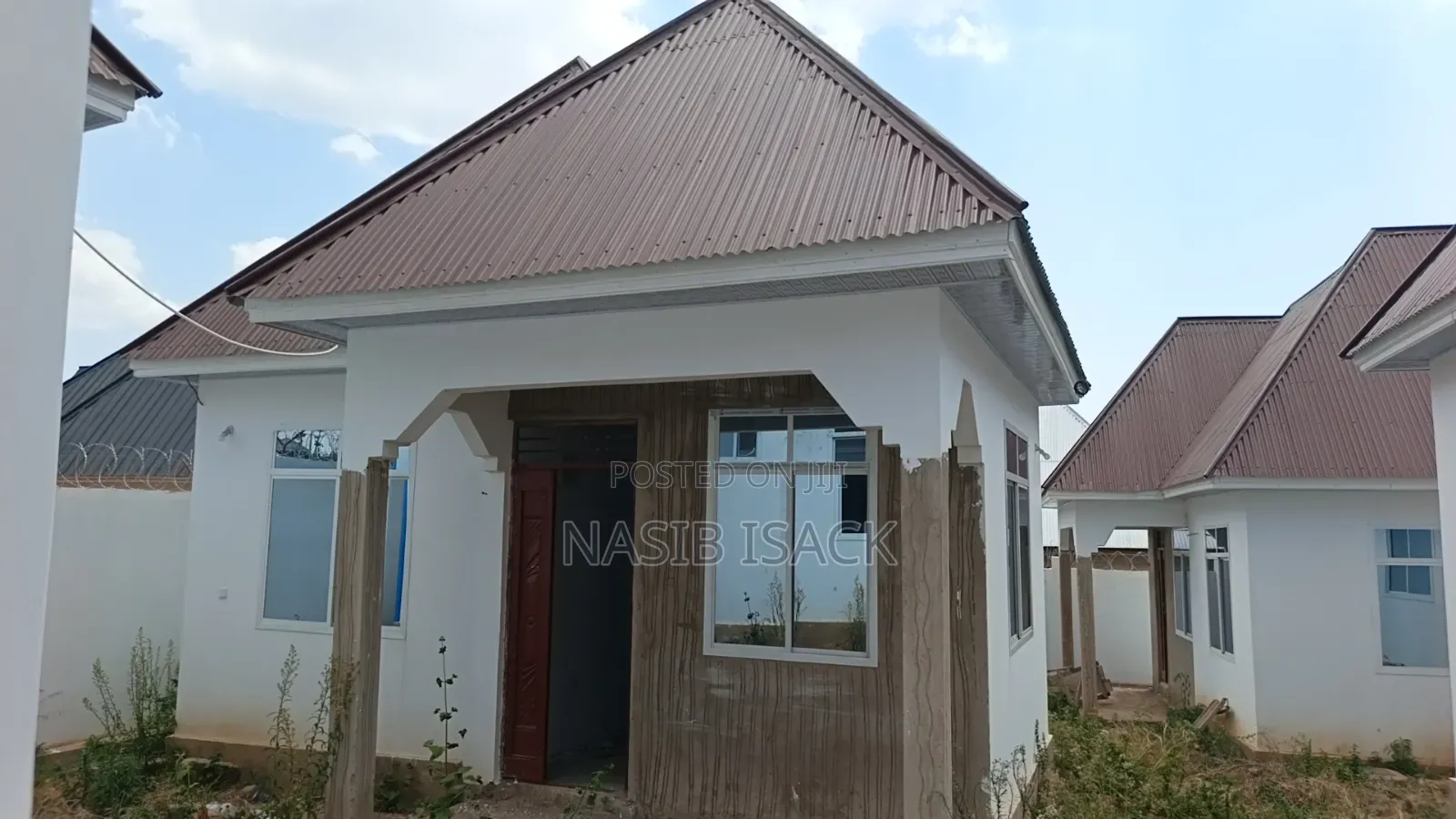 7bdrm Apartment in Buswelu for sale