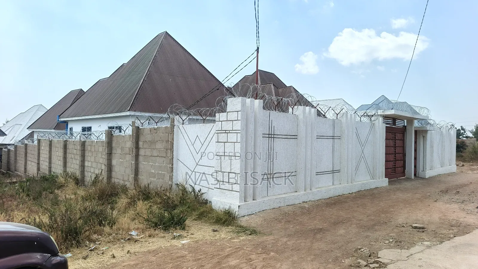 7bdrm Apartment in Buswelu for sale
