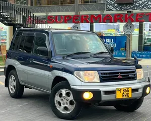 Mitsubishi Pajero 2000 Blue