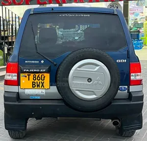 Mitsubishi Pajero 2000 Blue