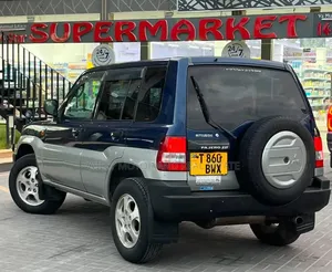 Mitsubishi Pajero 2000 Blue