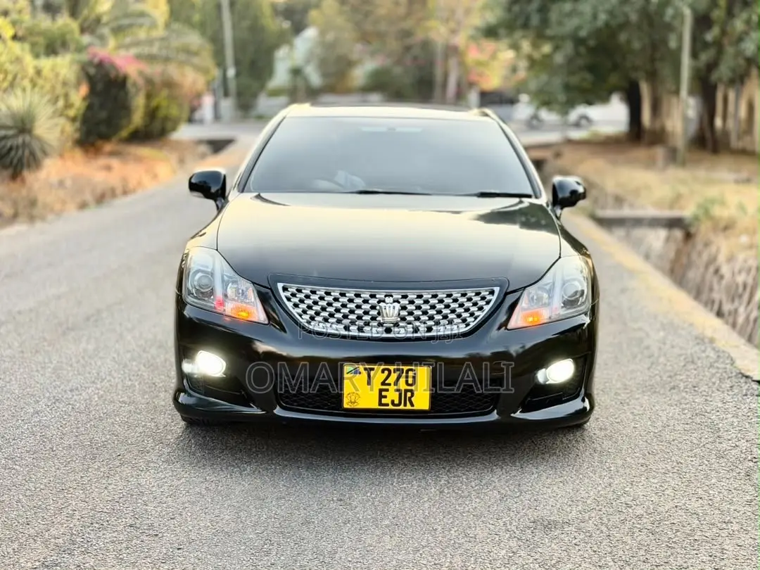 Toyota Crown 2020 Black