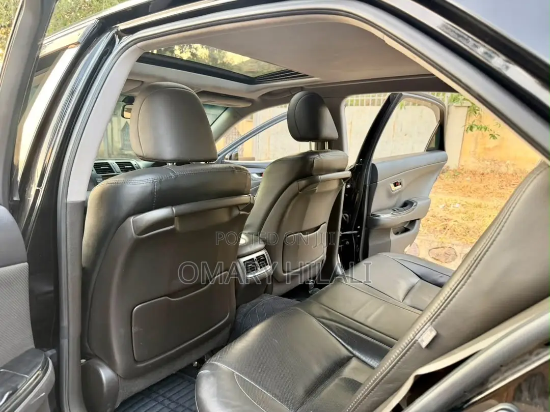 Toyota Crown 2020 Black