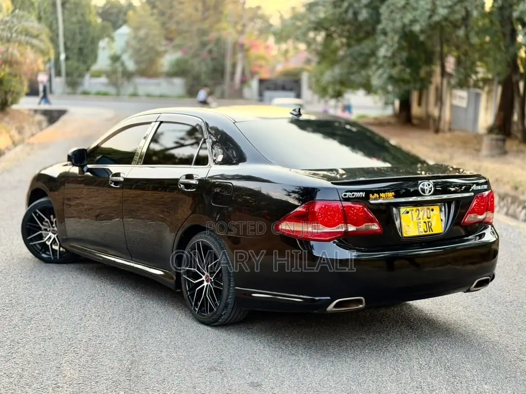 Toyota Crown 2020 Black