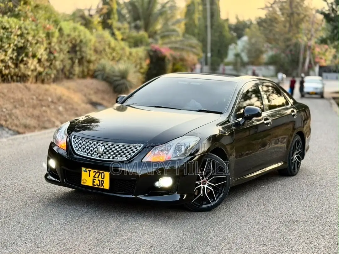 Toyota Crown 2020 Black