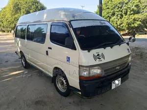 Toyota Grand HiAce 2002 White