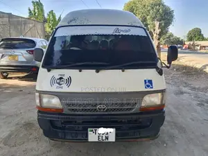 Toyota Grand HiAce 2002 White