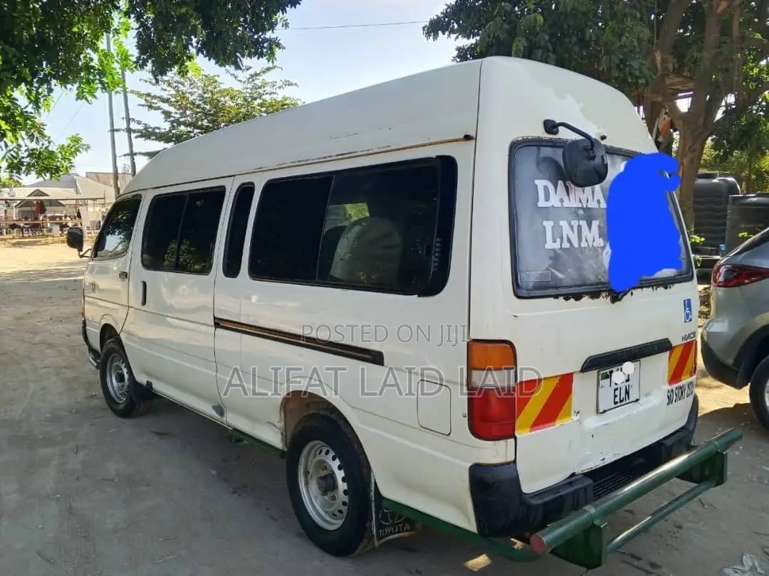 Toyota Grand HiAce 2002 White