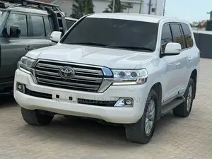 Toyota Land Cruiser 2017 White