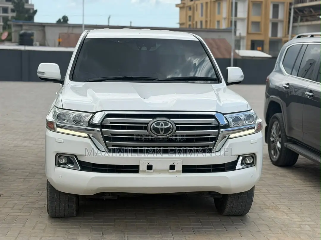 Toyota Land Cruiser 2017 White