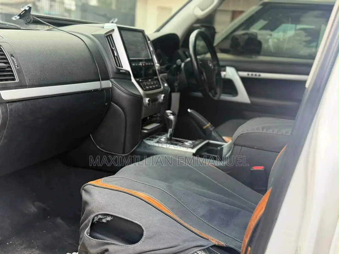Toyota Land Cruiser 2017 White