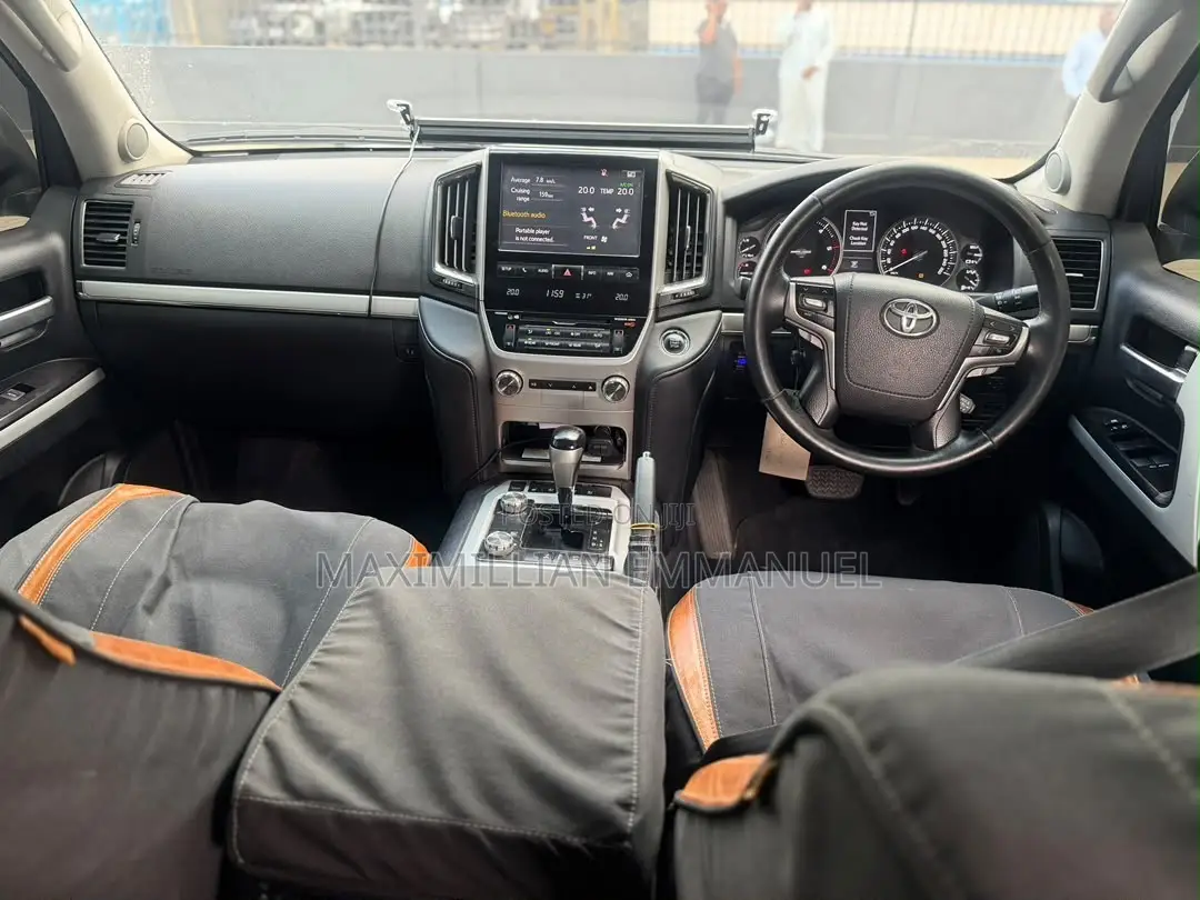 Toyota Land Cruiser 2017 White