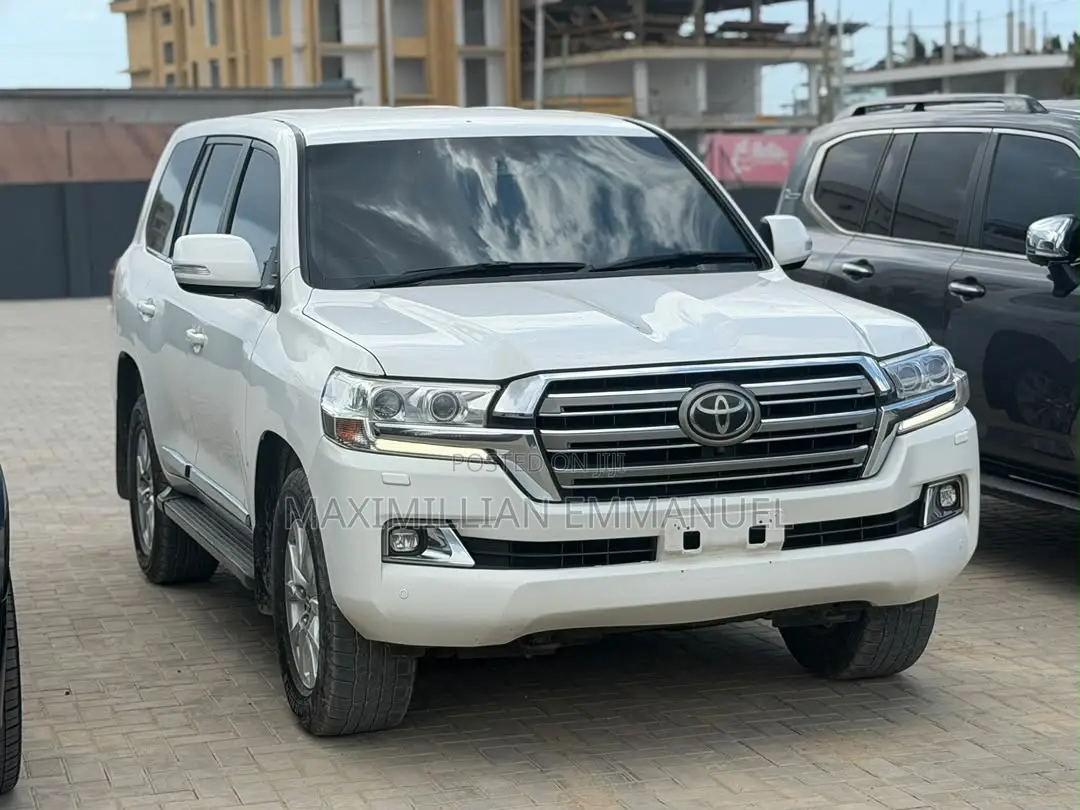 Toyota Land Cruiser 2017 White