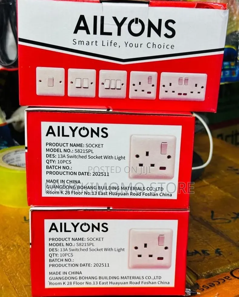 Ailyons 13A Twin Switched Socket With Light.