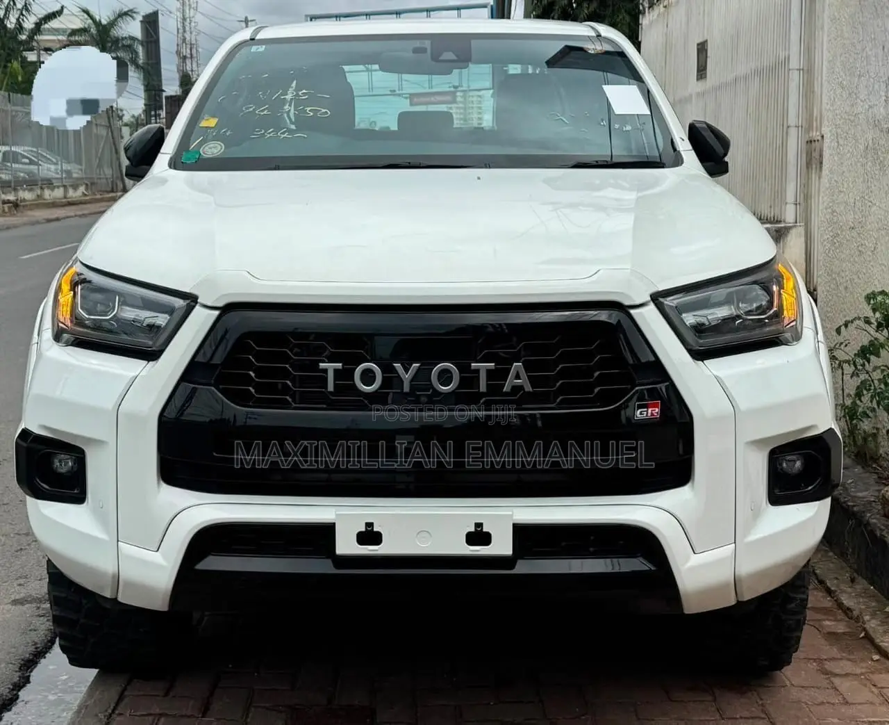 Toyota Hilux 2023 White