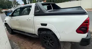 Toyota Hilux 2023 White