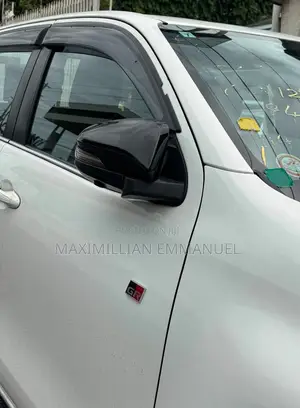 Toyota Hilux 2023 White
