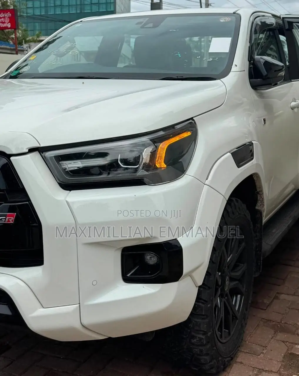 Toyota Hilux 2023 White