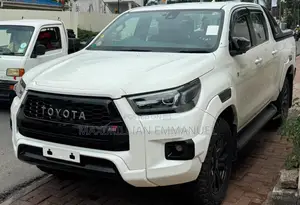 Toyota Hilux 2023 White