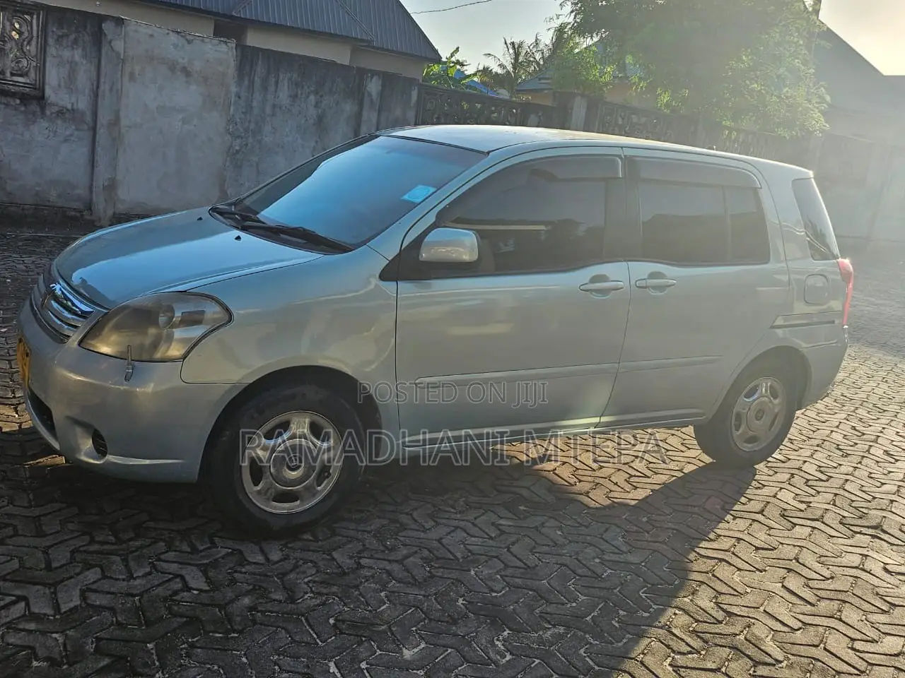 Toyota Raum 2008 Gold