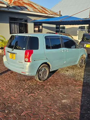 Toyota Raum 2008 Gold