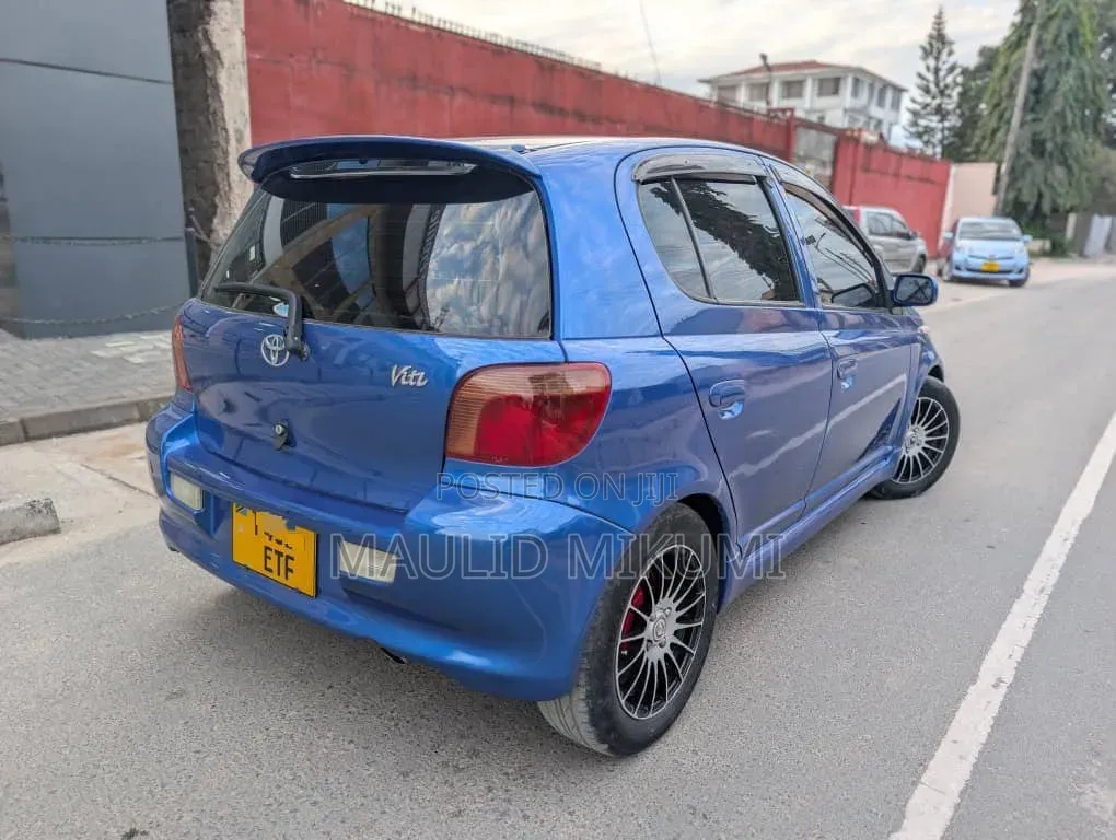 Toyota Vitz 2005 Blue
