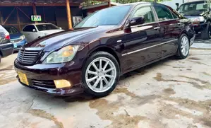Toyota Crown Royale 2005 Maroon